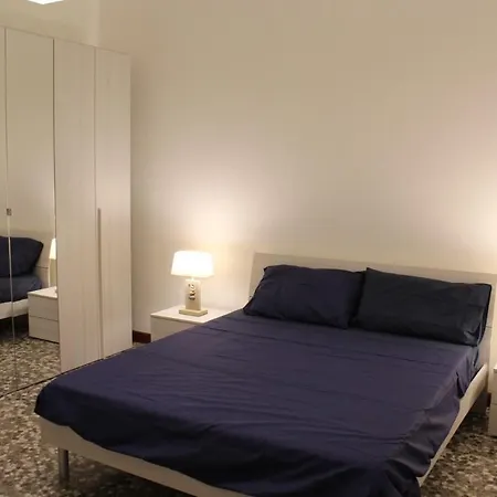 ゲストハウス Little *