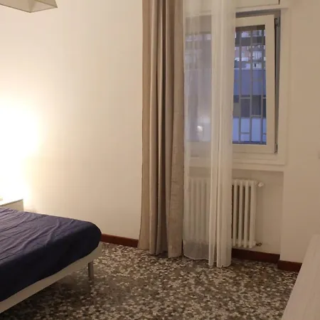 ゲストハウス Little *